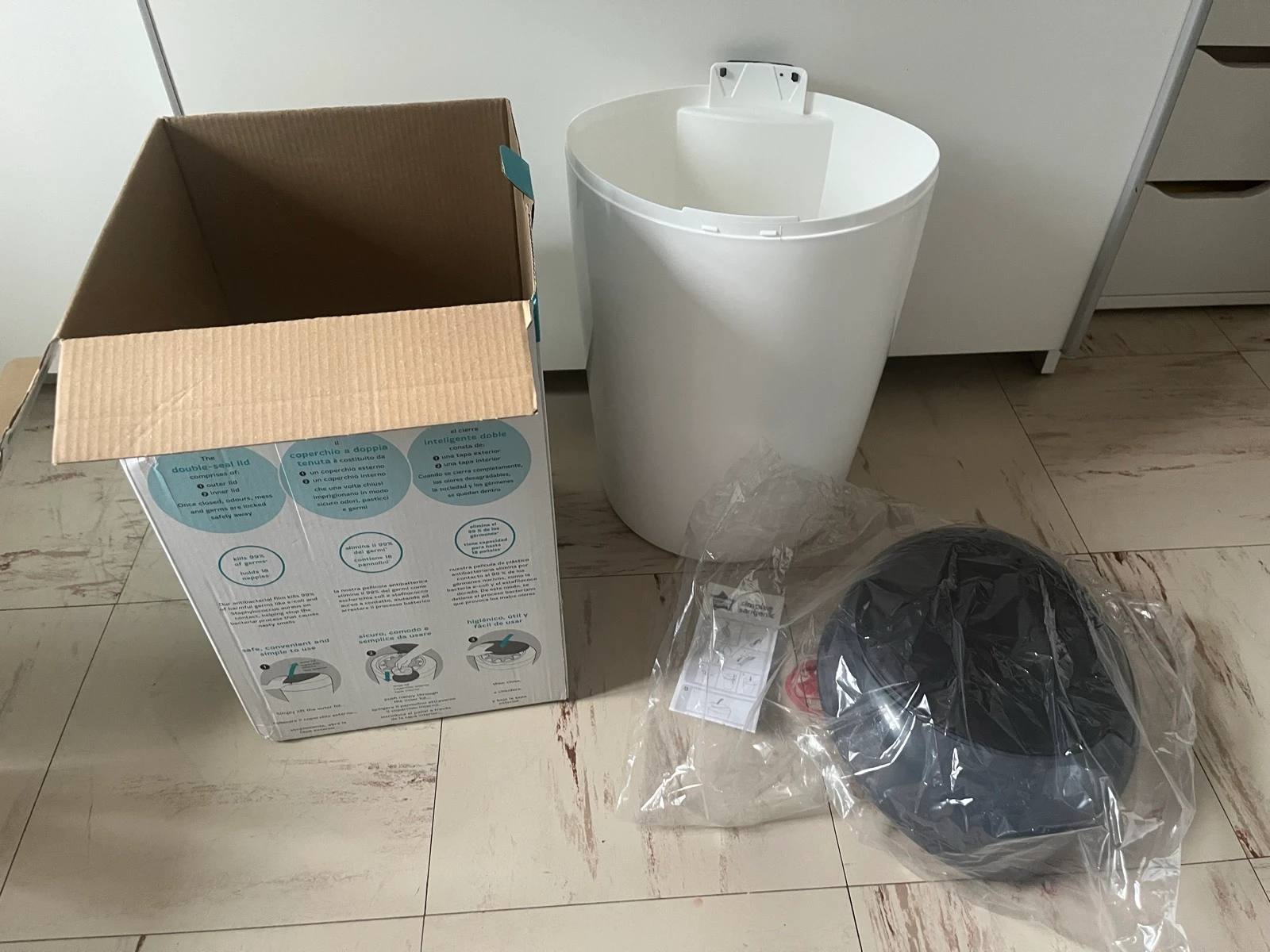 Cesto para pañales Sangenic Tommee Tippee - Blanco gris - no tengo rollo de pañales, solo el cesto - Carrefour – photo 6